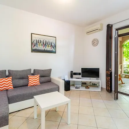 One-bedroom In Iv Apartment