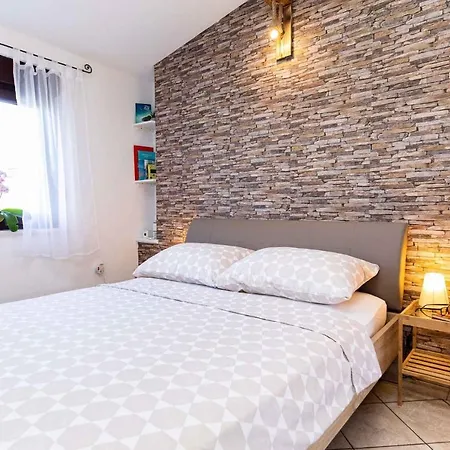 One-bedroom In Iv Apartment