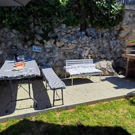 アパート One-bedroom In Iv ツリクヴェニツァ